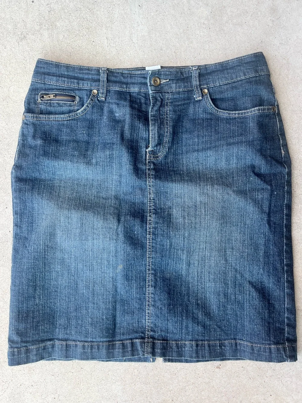 Sonoma (Kohls Brand) Dark Blue Denim Skirt size 8.